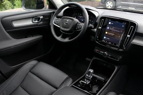 2025 Volvo XC40 Plus photo 2