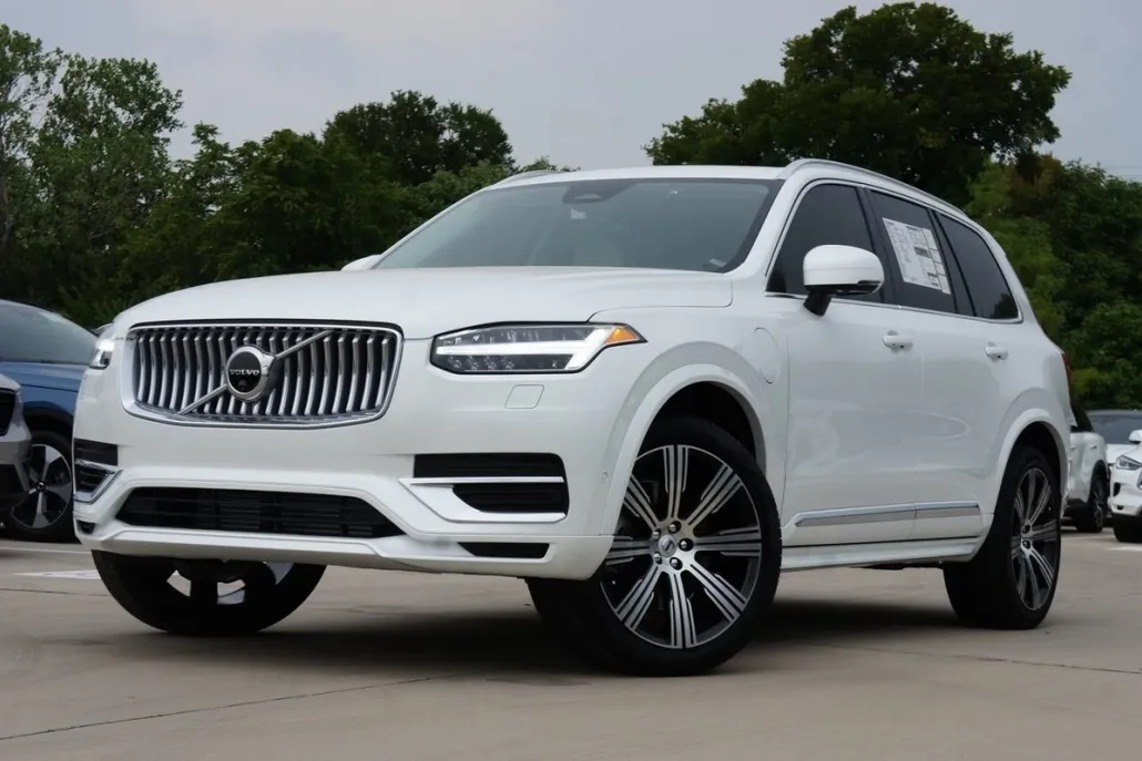 2025 Volvo XC90 T8 photo 1