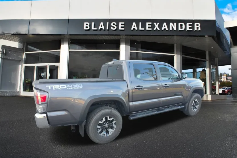 2022 Toyota Tacoma 4x4 SR photo 1