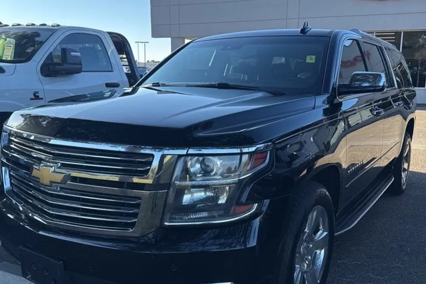 2017 Chevrolet Suburban Premier photo 1