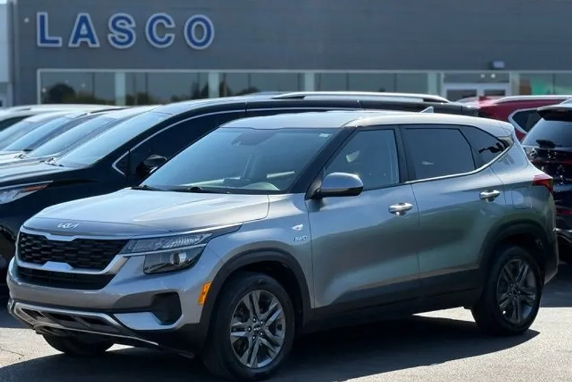 2023 Kia Seltos LX photo 1