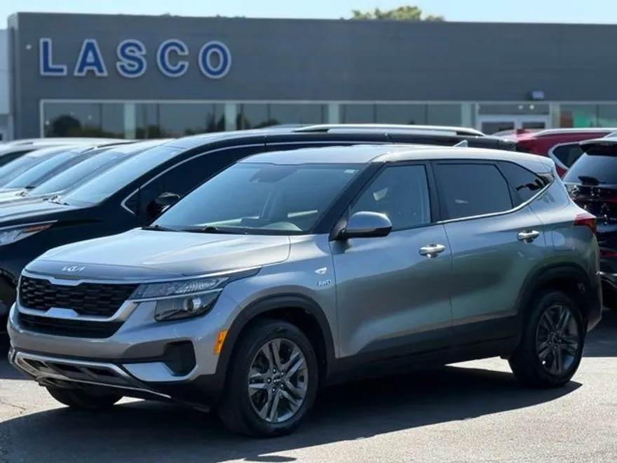 2023 Kia Seltos LX photo 1