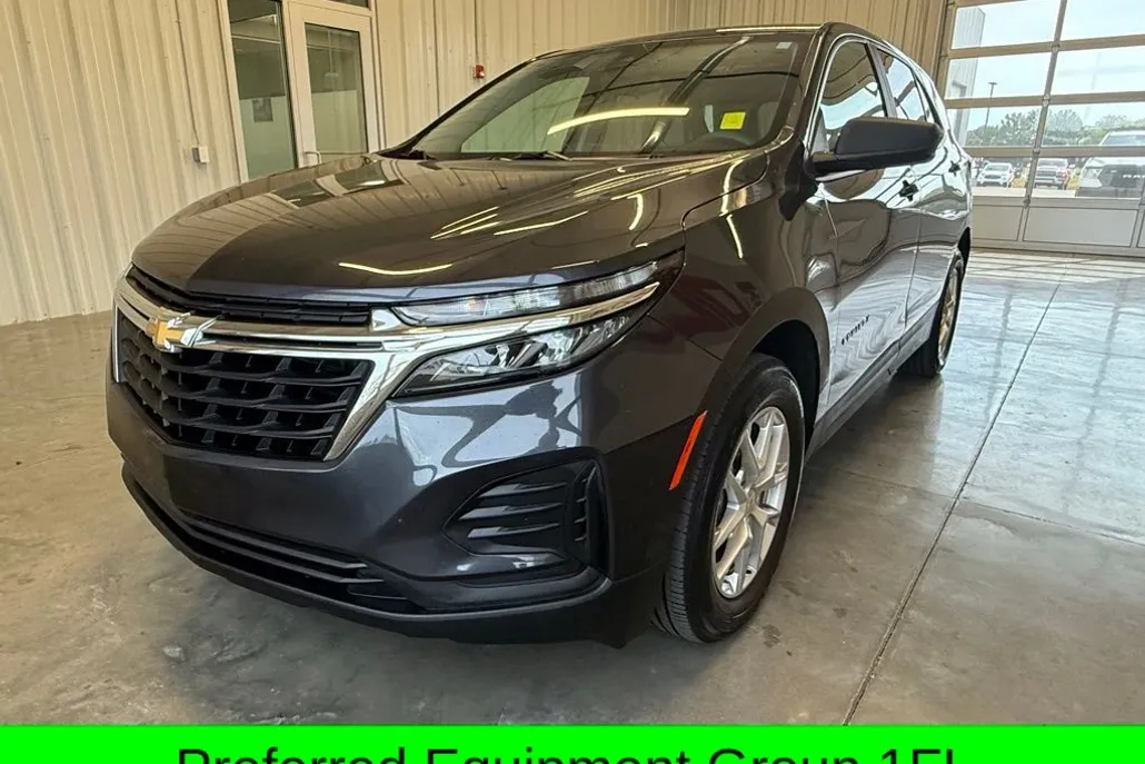 2022 Chevrolet Equinox LS photo 1