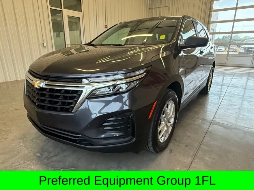 2022 Chevrolet Equinox LS photo 1
