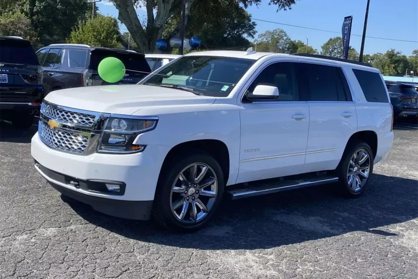 2019 Chevrolet Tahoe LT photo 1