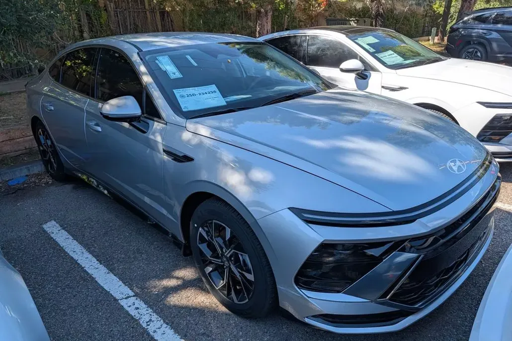 2025 Hyundai Sonata SEL photo 1