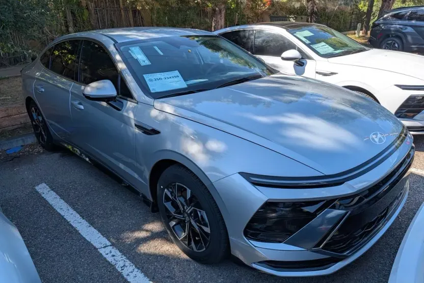 2025 Hyundai Sonata SEL photo 1