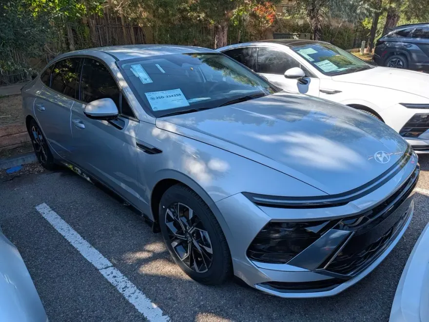 2025 Hyundai Sonata SEL photo 1