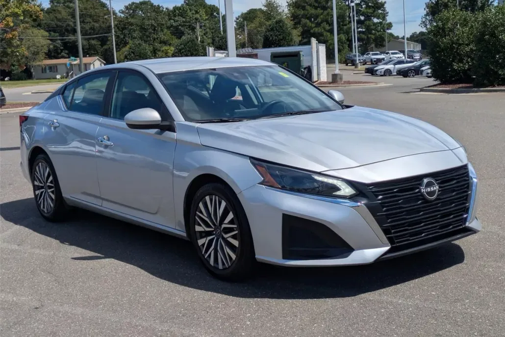 2023 Nissan Altima 2.5 SV photo 1
