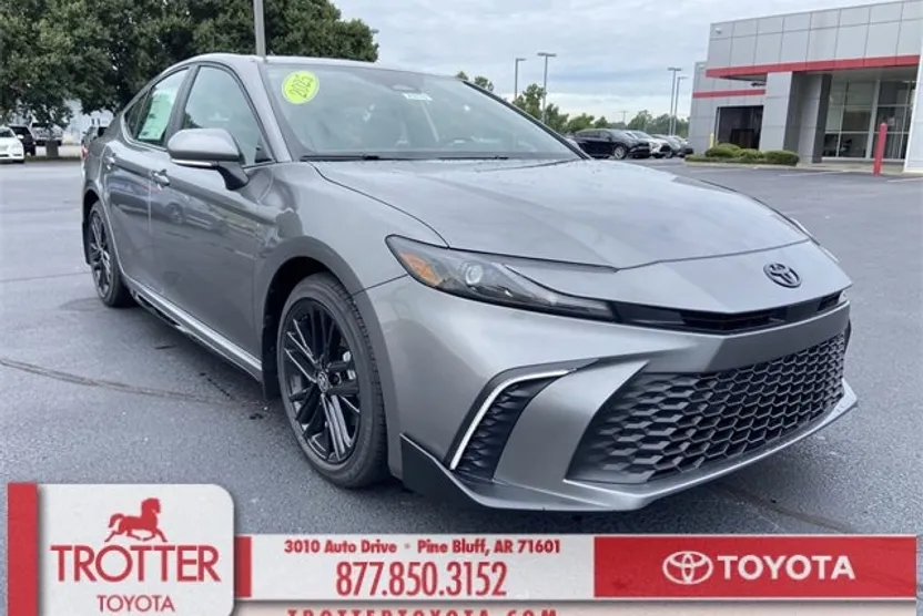 2025 Toyota Camry SE photo 1