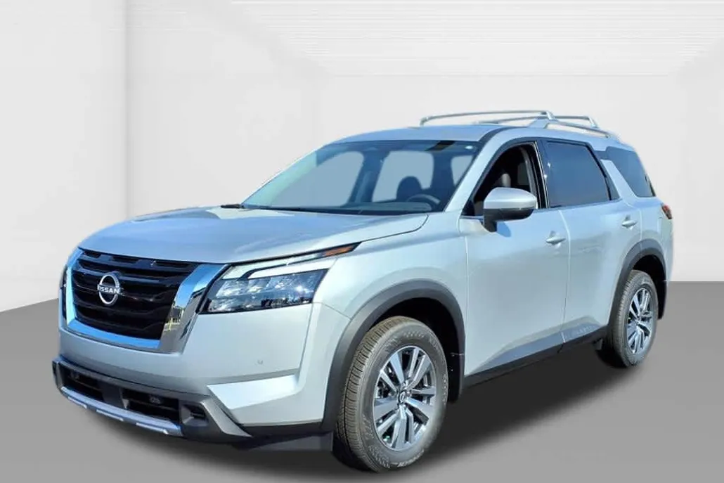 2025 Nissan Pathfinder SL photo 1