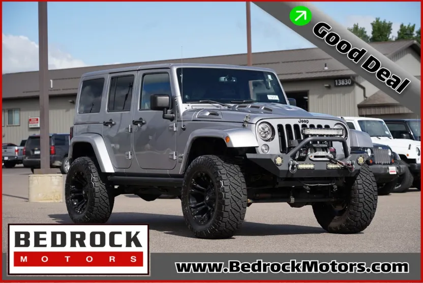 2014 Jeep Wrangler Unlimited Sahara photo 1