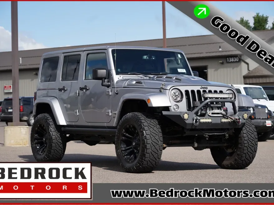 2014 Jeep Wrangler Unlimited Sahara photo 1