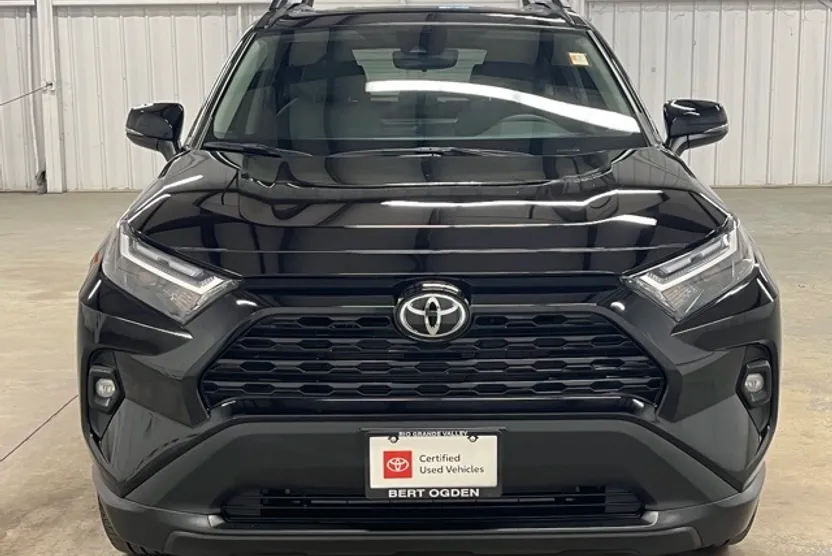 2025 Toyota RAV4 XLE Premium photo 1
