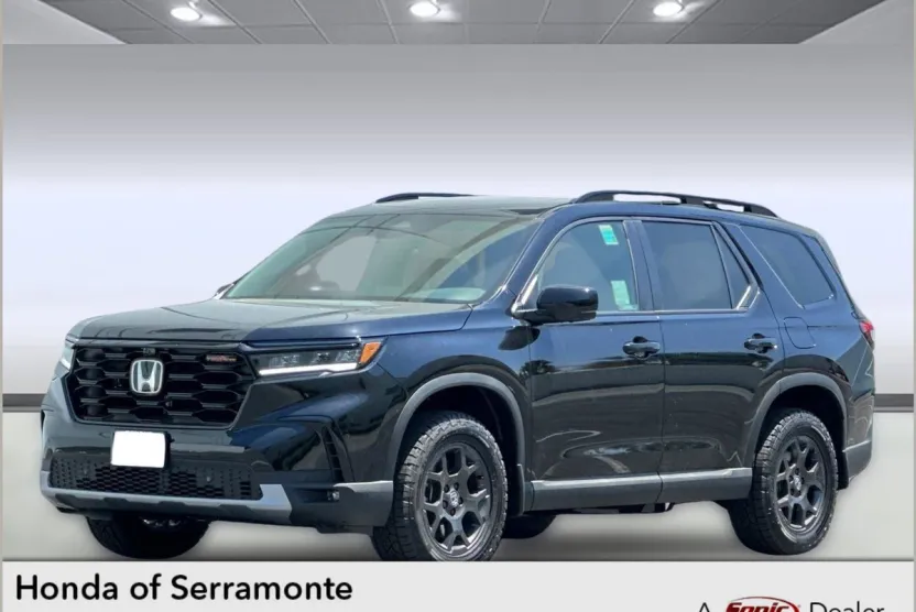 2025 Honda Pilot TrailSport photo 1