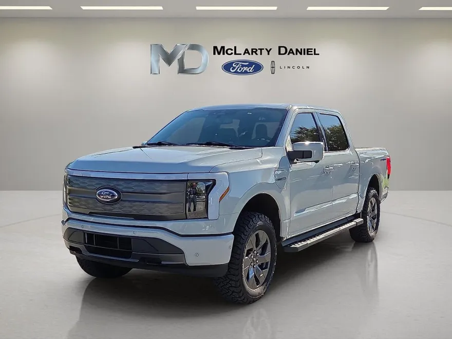 2023 Ford F-150 Lightning Lariat photo 1