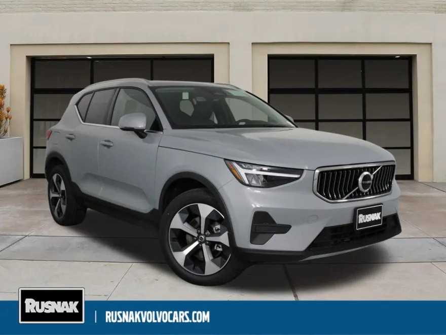 2025 Volvo XC40 Core photo 1
