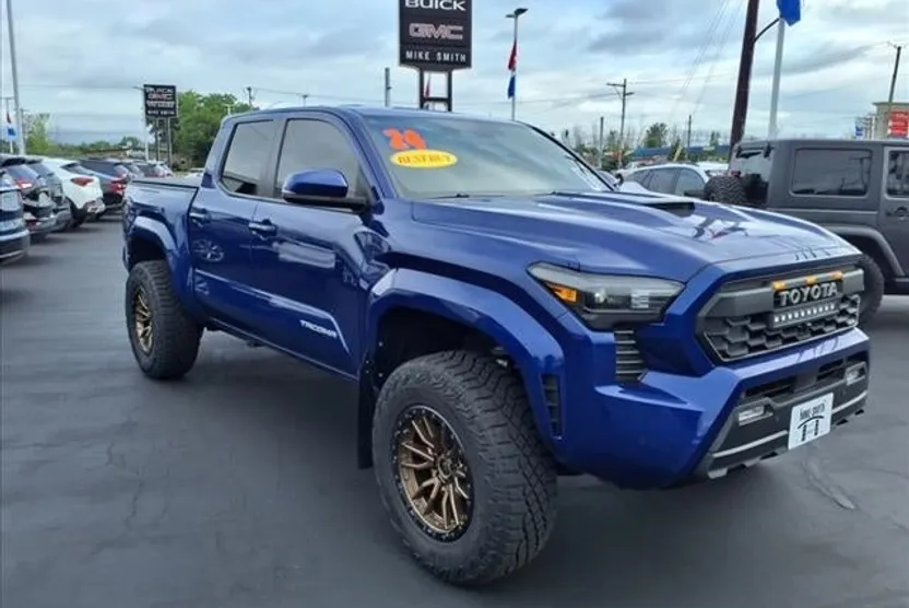 2024 Toyota Tacoma SR5 photo 1
