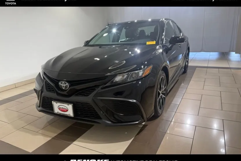 2023 Toyota Camry SE photo 1