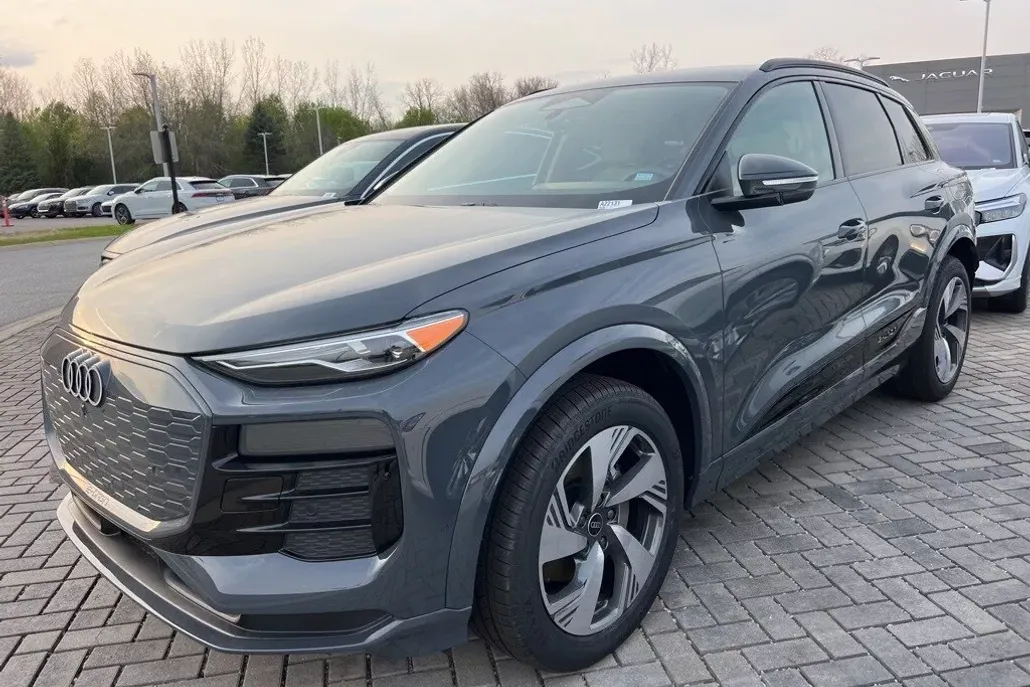 2025 Audi Q6 E-tron Premium photo 1