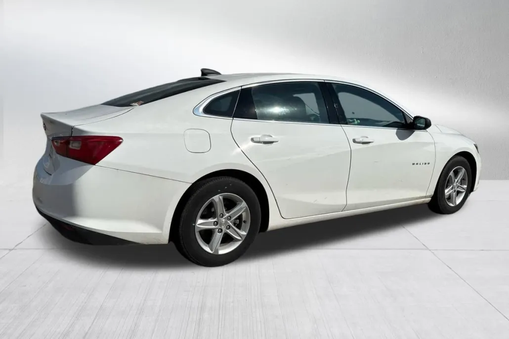 2022 Chevrolet Malibu LS photo 1