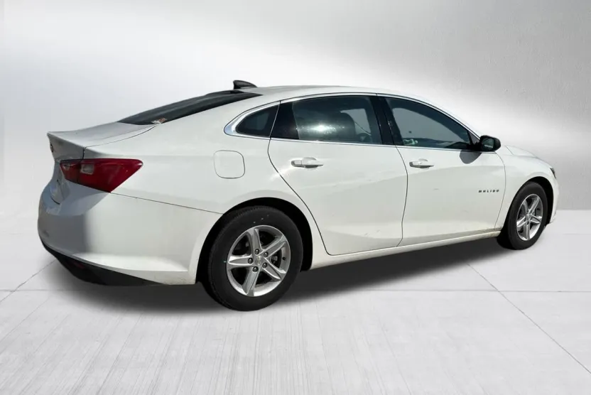 2022 Chevrolet Malibu LS photo 1