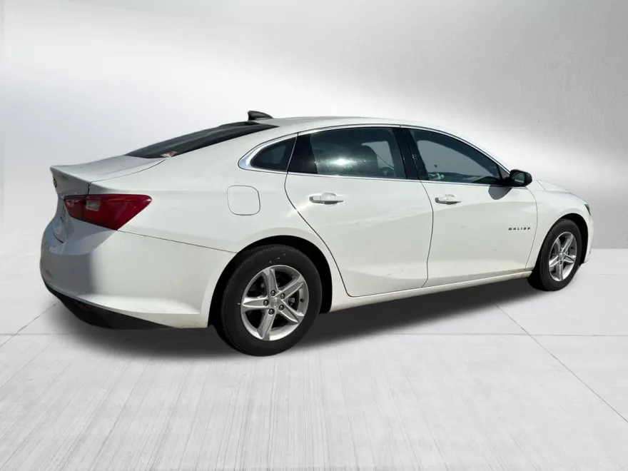 2022 Chevrolet Malibu LS photo 1