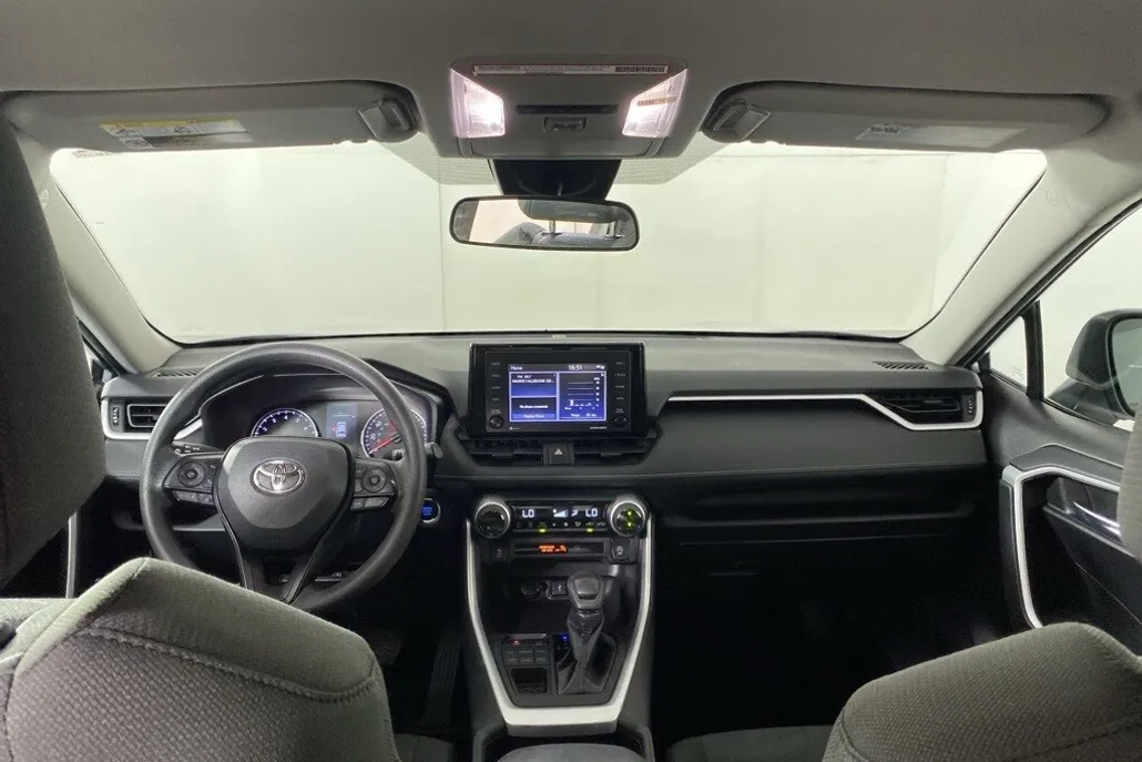 2022 Toyota RAV4 XLE photo 1