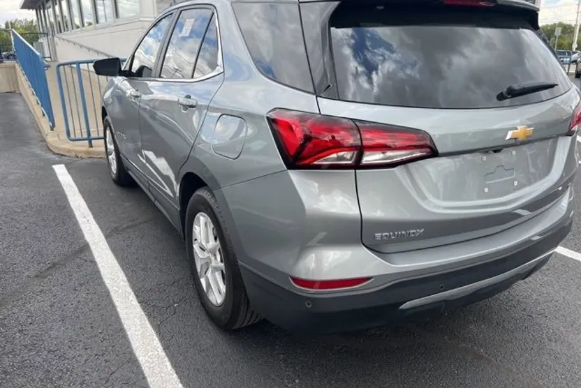2024 Chevrolet Equinox LT photo 1