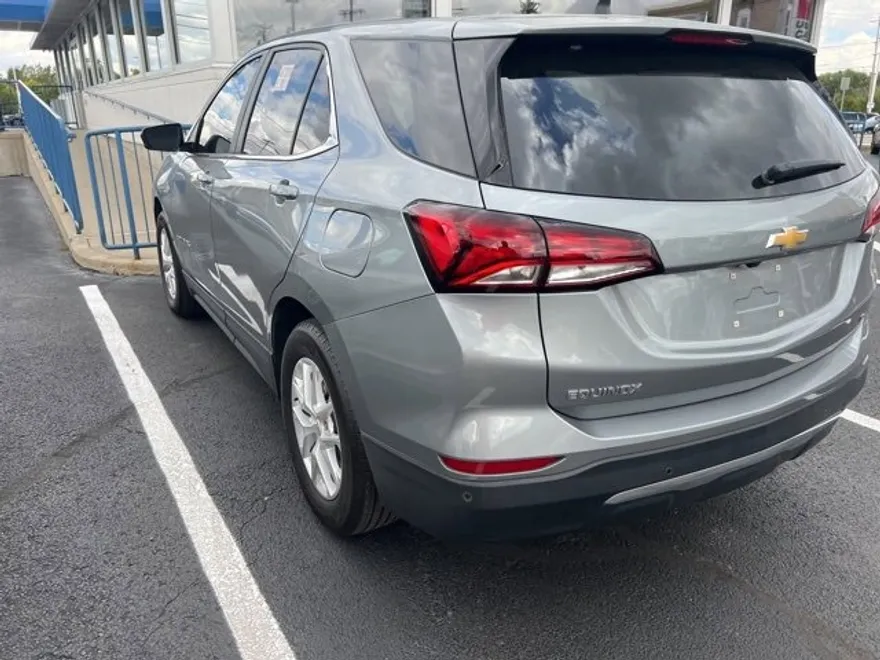 2024 Chevrolet Equinox LT photo 1