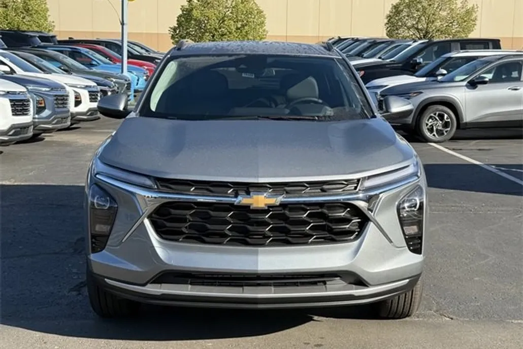 2026 Chevrolet Trax LT photo 1