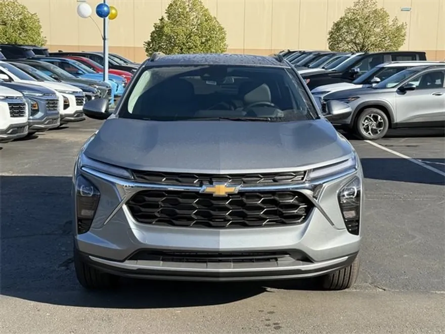 2026 Chevrolet Trax LT photo 1