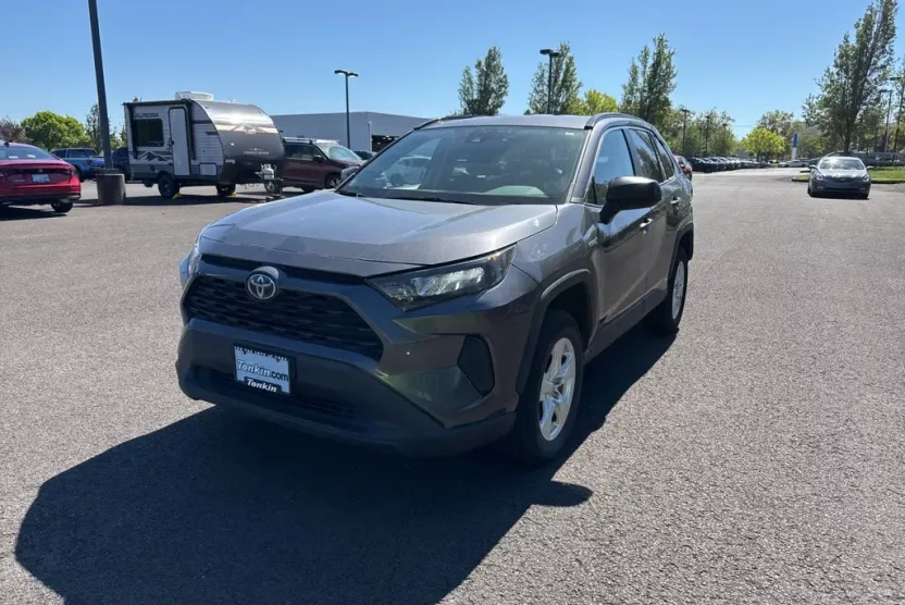 2021 Toyota RAV4 Hybrid LE photo 1