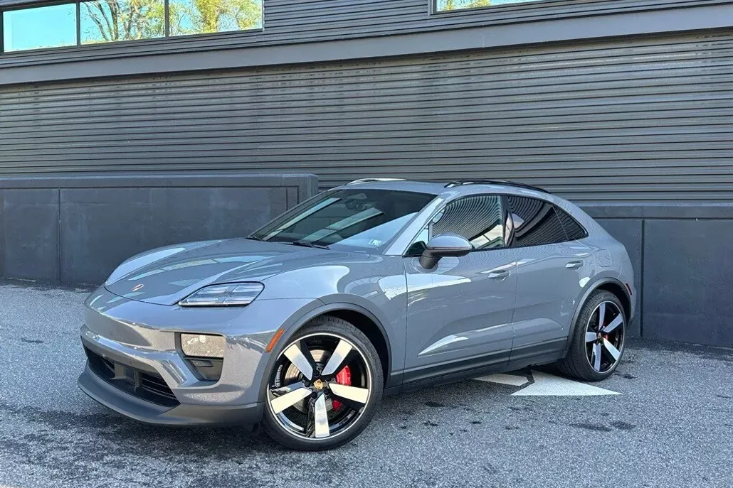2025 Porsche Macan Electric photo 1