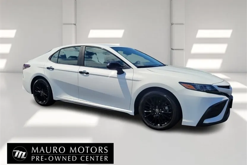 2021 Toyota Camry SE photo 1