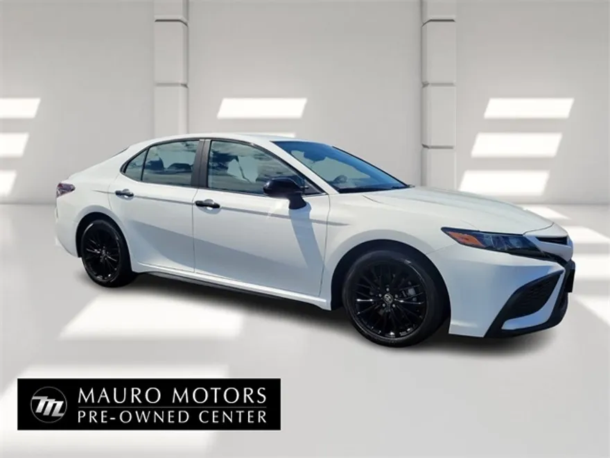 2021 Toyota Camry SE photo 1