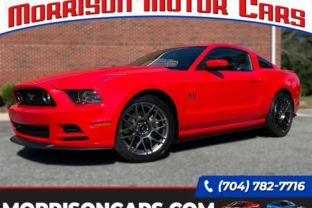 2013 Ford Mustang GT photo 1