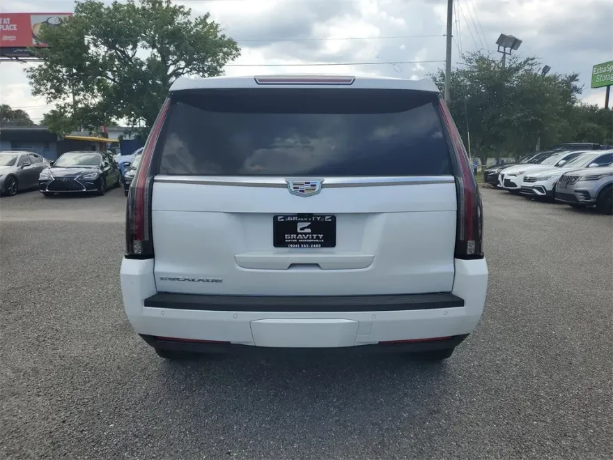 2018 Cadillac Escalade Luxury photo 1