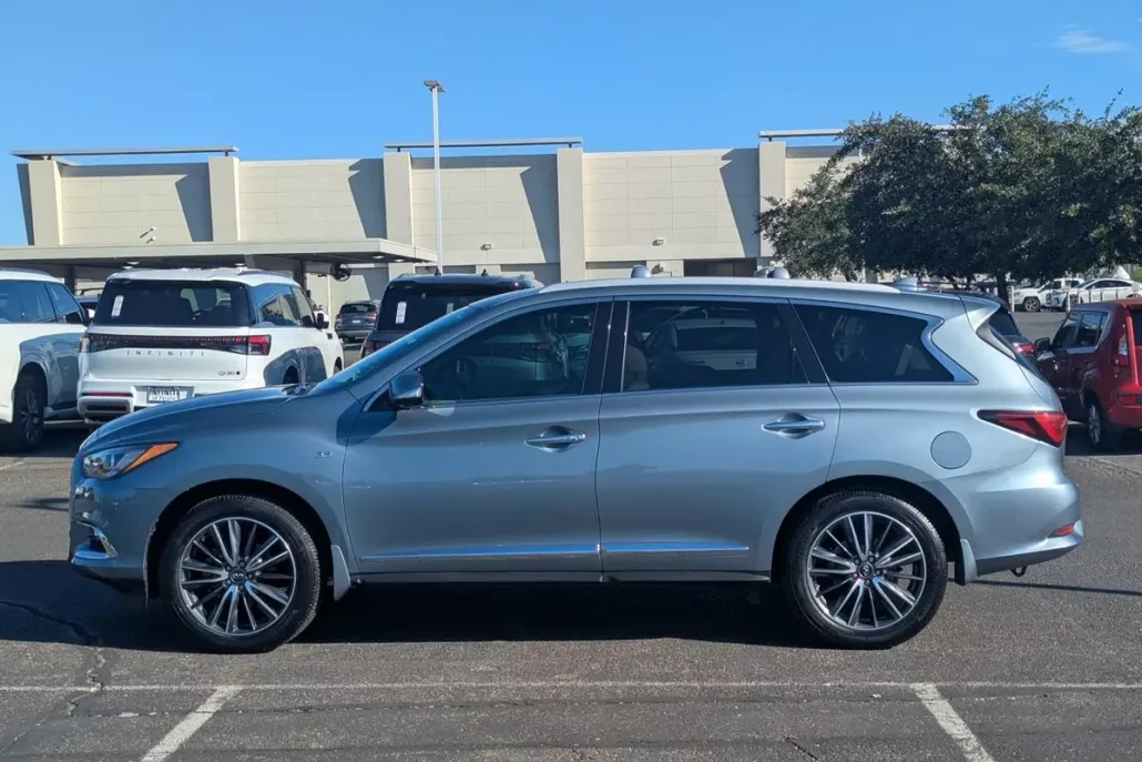 2017 Infiniti QX60 Base photo 1