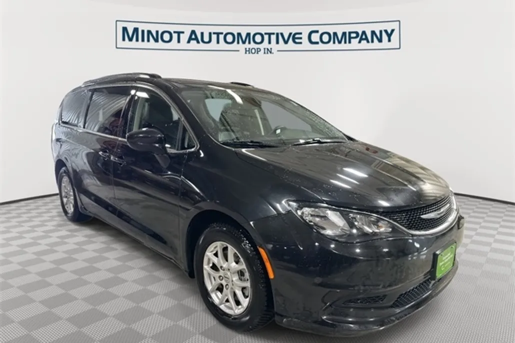 2021 Chrysler Voyager LXi photo 1