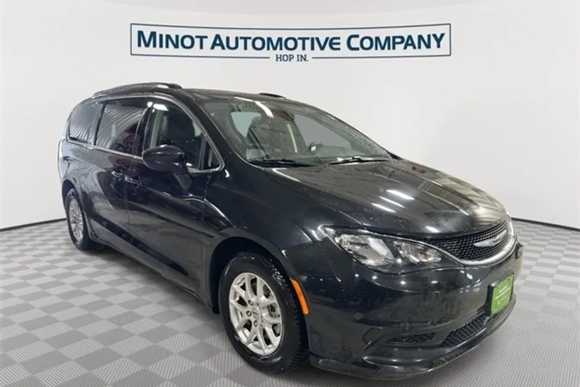 2021 Chrysler Voyager LXi photo 1