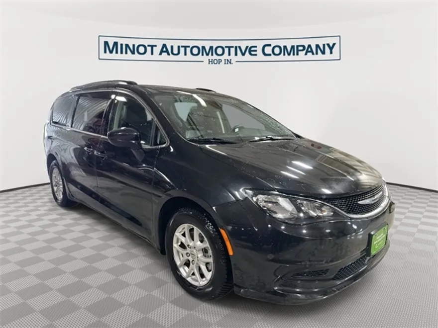 2021 Chrysler Voyager LXi photo 1