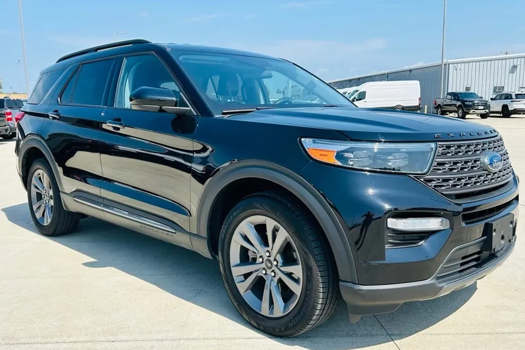 2022 Ford Explorer XLT photo 1