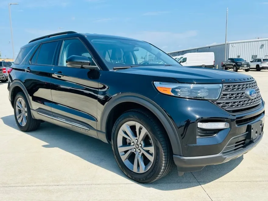 2022 Ford Explorer XLT photo 1