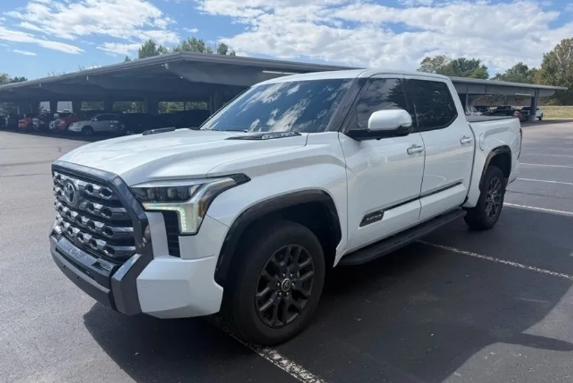2023 Toyota Tundra Platinum photo 1