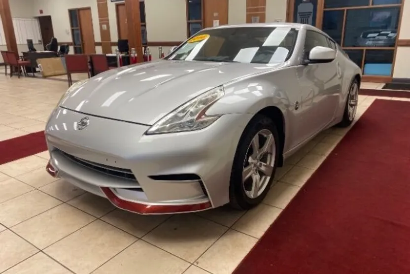 2010 Nissan 370Z Touring photo 1