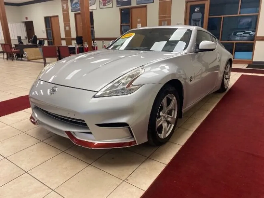 2010 Nissan 370Z Touring photo 1