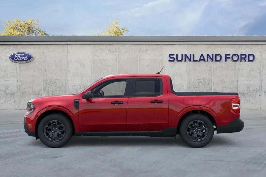 2025 Ford Maverick XLT photo 1