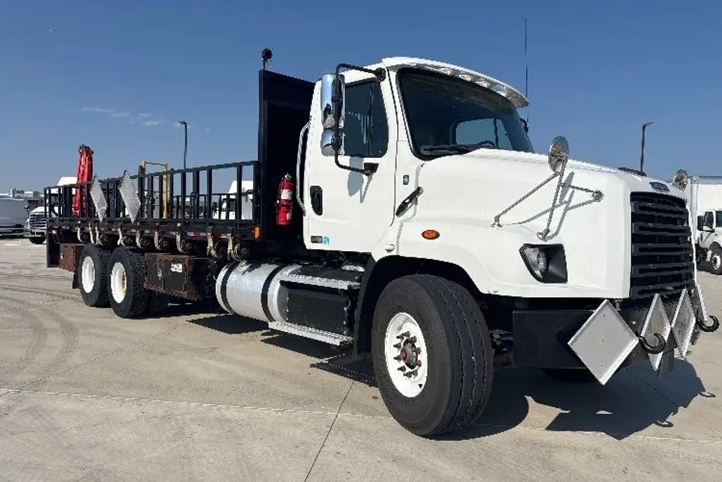 2020 Freightliner 114SD photo 1