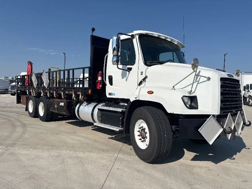 2020 Freightliner 114SD photo 1